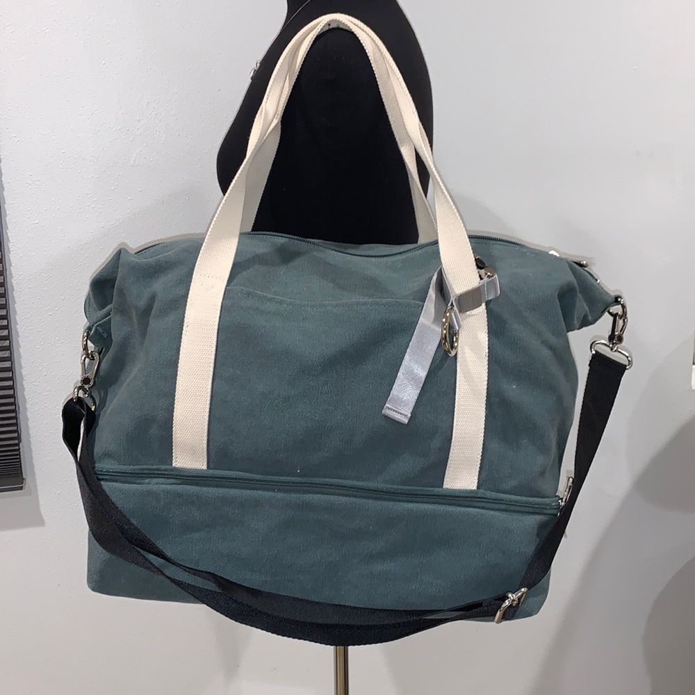 Lo & Sons Teal and Cream Travel Bag